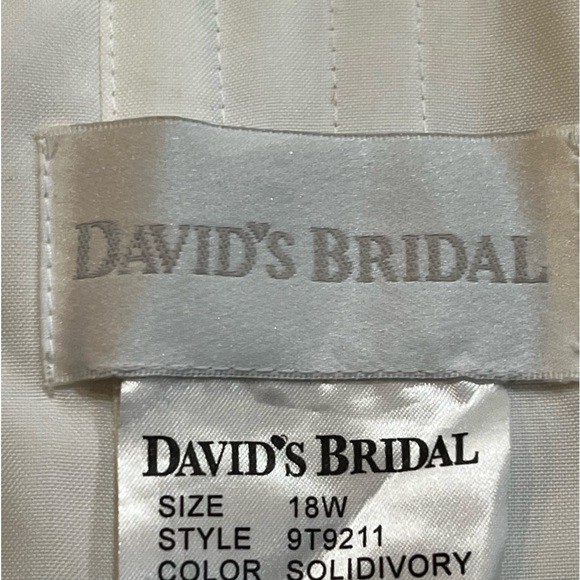 David’s Bridal Wedding Dress Size 18W Solid Ivory Lace Beaded Strapless 9T9211 - Picture 10 of 16
